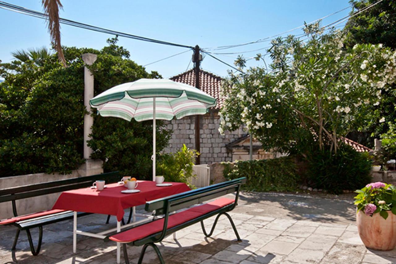 Gradac With Garden Next To And Old Town Apartment